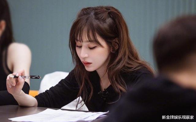 秦岚|王心凌凌晨在线“撒娇”？喊粉丝给她留言：快来说我很漂亮