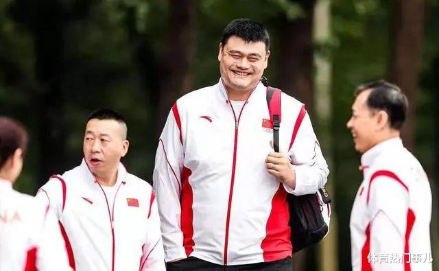杏鲍菇 42岁姚明健康引担忧！亮相球赛体重至400斤，衣着宽松赘肉藏不住