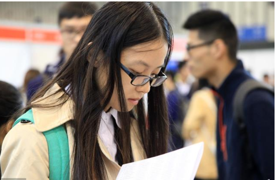 招聘|清华毕业生吐槽月薪2万：故意贬低学历，真让人恶心，还是太年轻