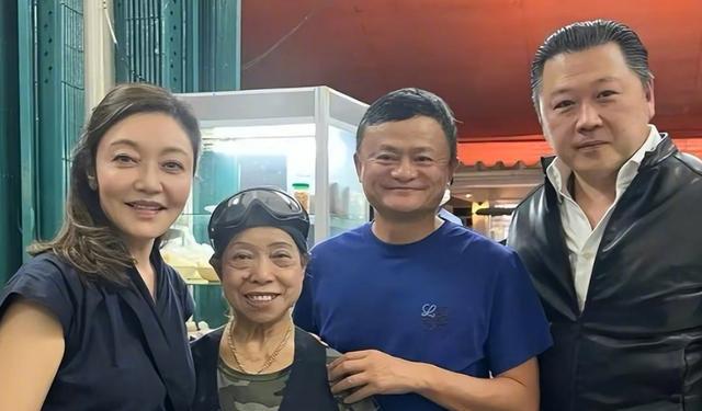 刘强东|刘强东、马云陆续归位，是不是嗅到了什么信号？