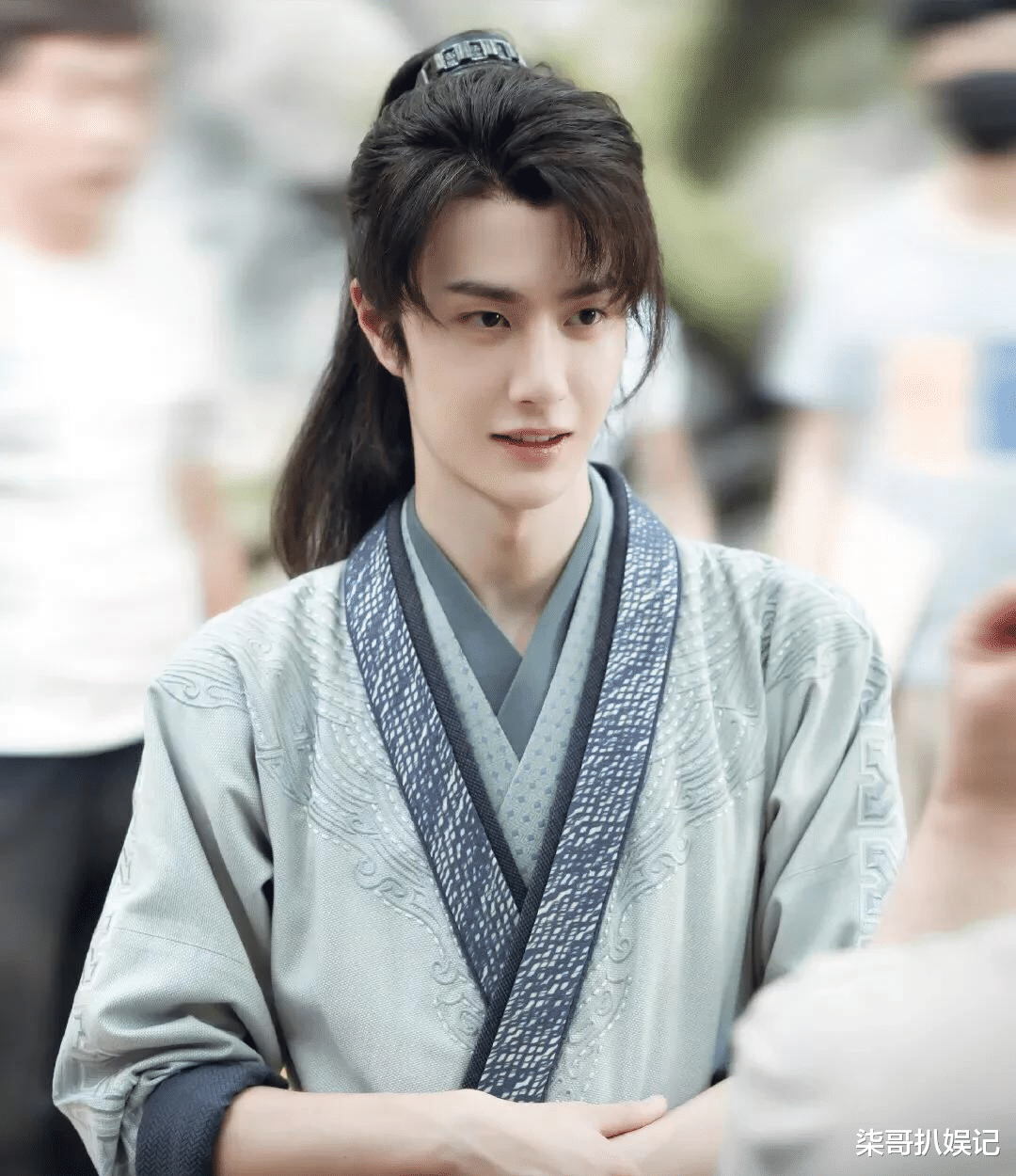 王一博|初见一般,越看越帅气,这5位男星,换造型堪比“整容”,差距大