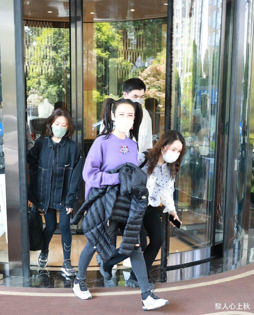 李玟|李玟也是个狠人！录制浪姐形象大突破，扎双马尾变20岁小姑娘