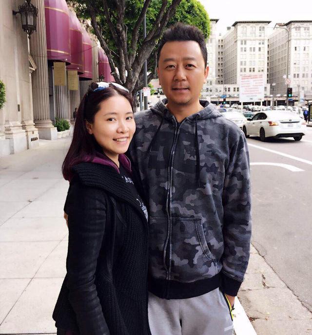 李燃|郭涛妻子李燃,嫁大15岁丈夫,婚后生两娃,一家四口幸福甜蜜