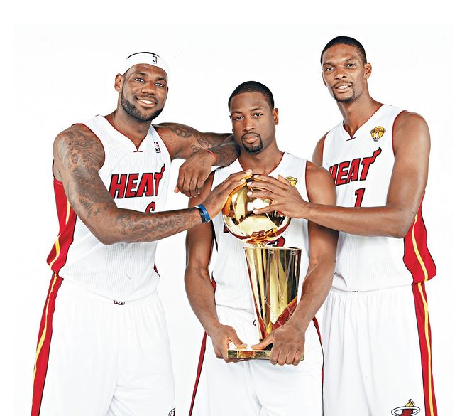 勒布朗·詹姆斯|NBA历史上，到底是谁开始抱团的？