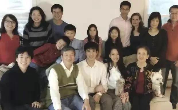 张柏芝|张柏芝疑比李靓蕾会当妈:允许谢霆锋随时看孩子,吃喝玩乐还带娃