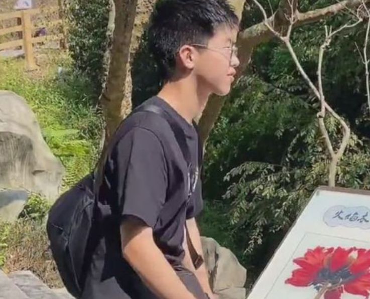 |学生酷似孙卓引发关注，卓宝亲自出面回应，模仿大赛只能获第二名