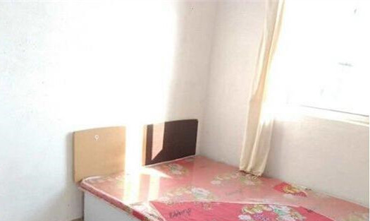 月薪3500的女汉子,买完房没钱装修,独住三年毛坯房,服不?