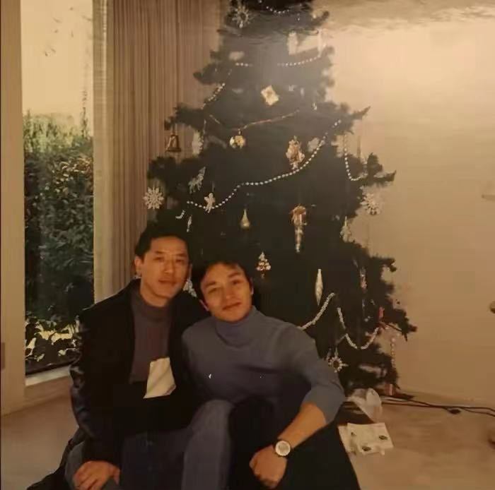 韦唯|众星过圣诞：李连杰女儿海边度假，秋瓷炫秀恩爱，唐鹤德令人泪目