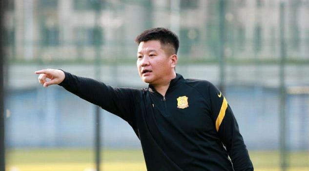 李金羽|为李金羽点赞！武汉队内忧外患他依然选择坚守，如今得到新合同