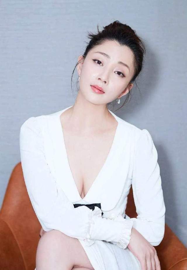 殷桃|大满贯视后，嫁富二代闪婚闪离，43岁身材轻盈，网友：美人不迟暮