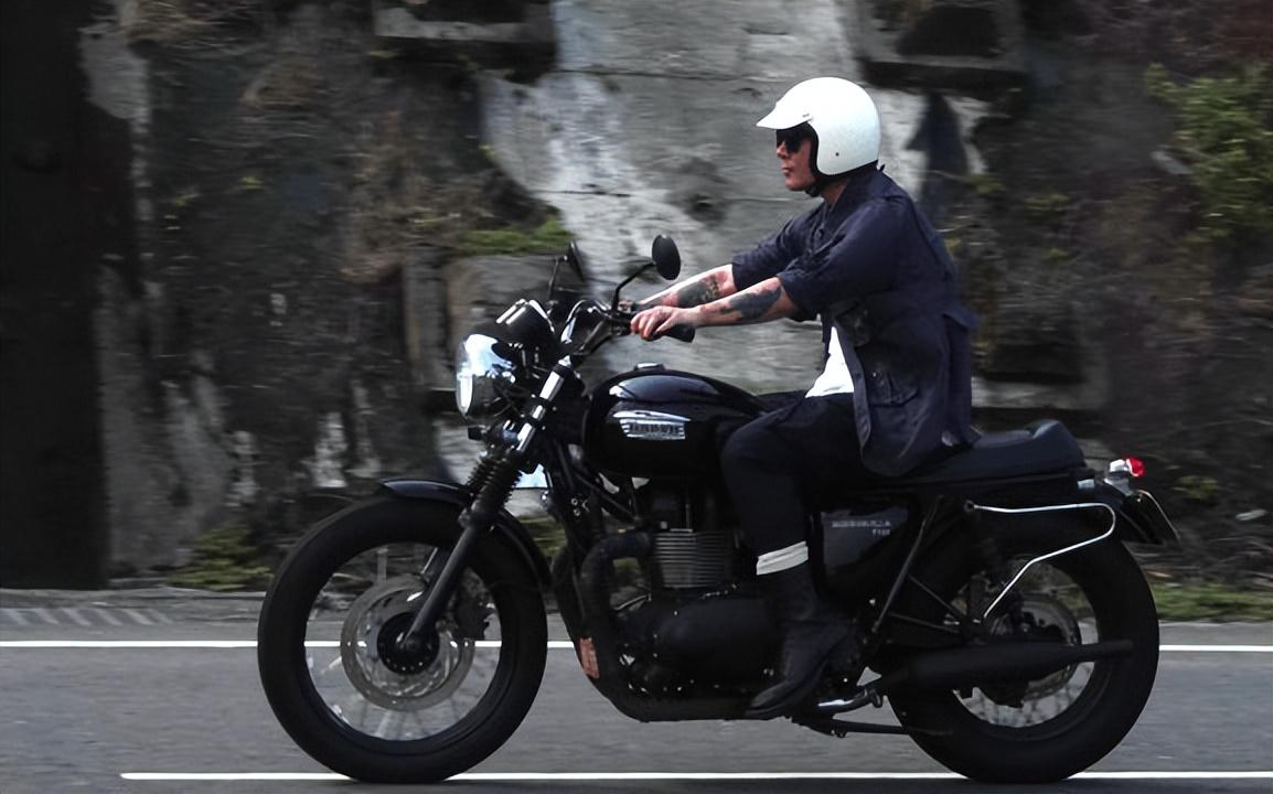 大S|大S复工美出新高！白到发光浑身布满纹身，透露近期生活感慨万千