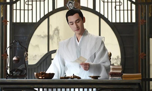 杨洋|杨洋赵露思是什么关系 曝11用袖子替她挡太阳