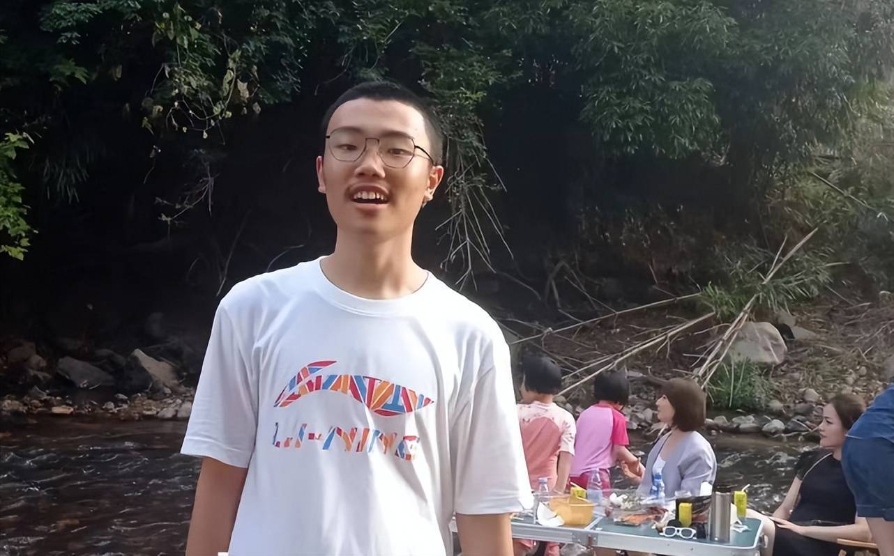 胡鑫宇的家人表明态度,不可能拿学校的钱