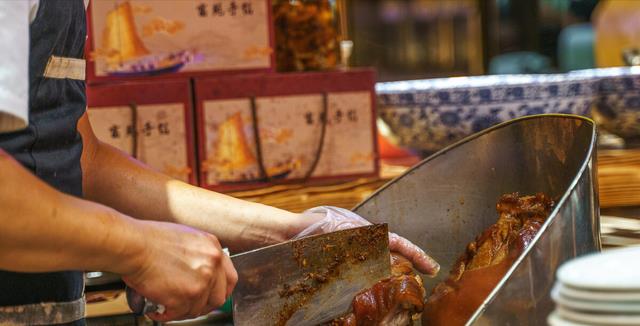 菜刀不能拍大蒜?20年老铁匠揭秘4个关键原因,网友:涨知识了
