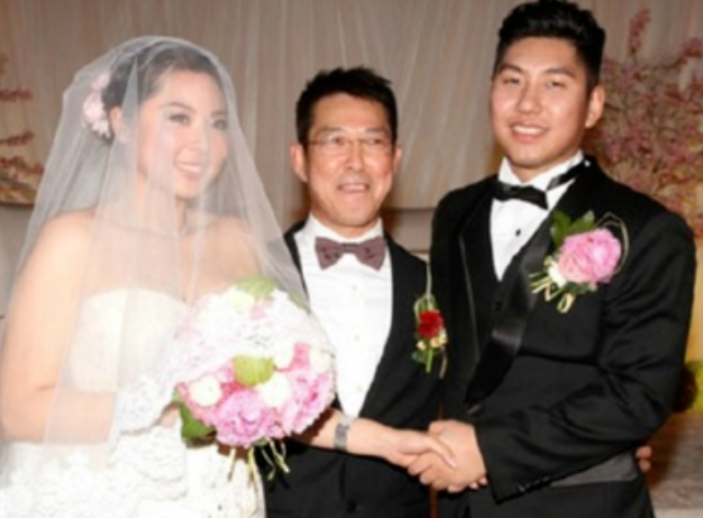 退休|47岁阿姨和26岁小伙相恋三年，阿姨：他从来不公开我