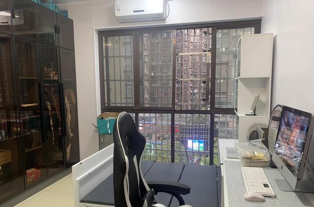 不用专门去留客房,书房里藏张折叠床,一屋两用,效果一样!