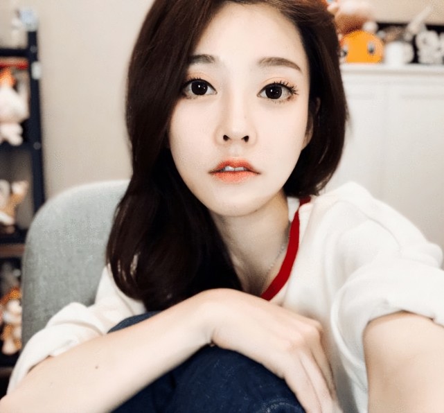 冯提莫|“斗鱼一姐”冯提莫,终究都被时代抛弃了