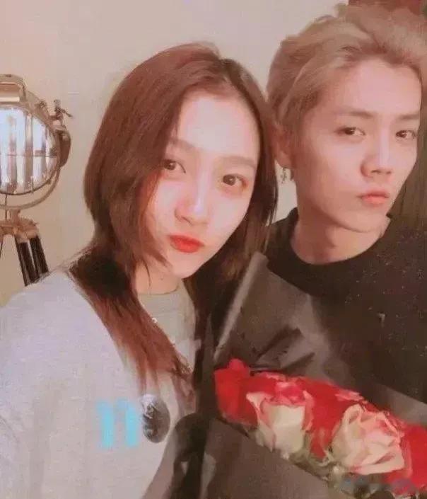 吉他|鹿晗关晓彤相恋多年,从一开始的不被看好走到现在,好事将近了