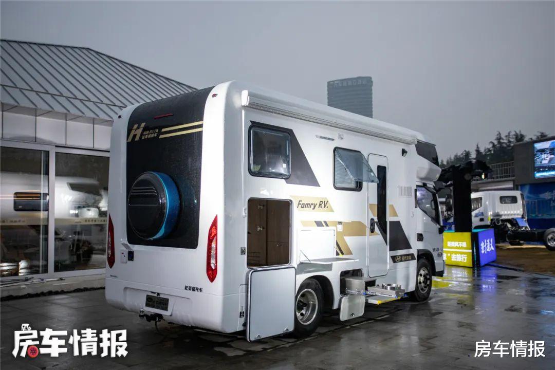 30多万的现代房车咋样?配2.8T柴油动力空气悬挂,1小时充2.5度电