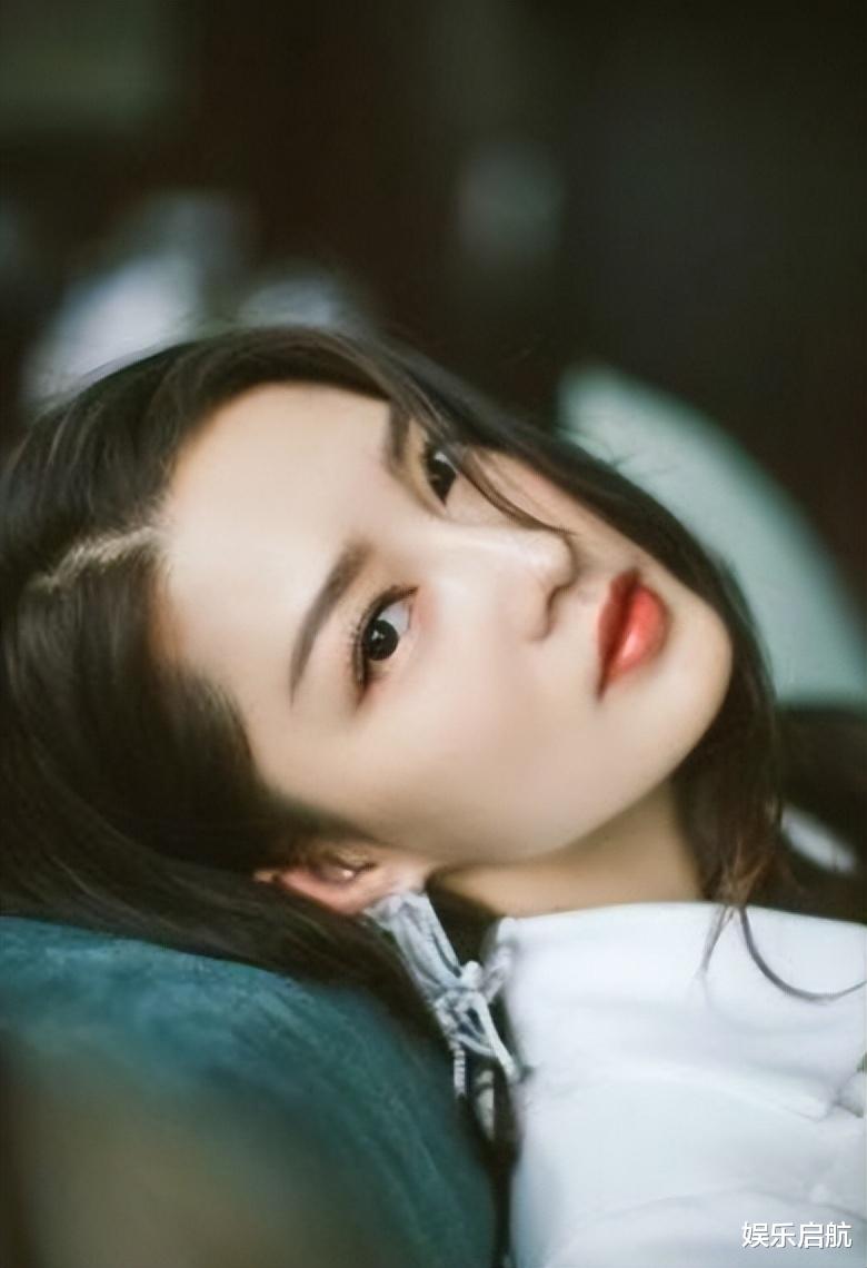 何冰|一穷二白的何冰被女同学追，还倒贴钱结婚，成名后独宠妻子零绯闻