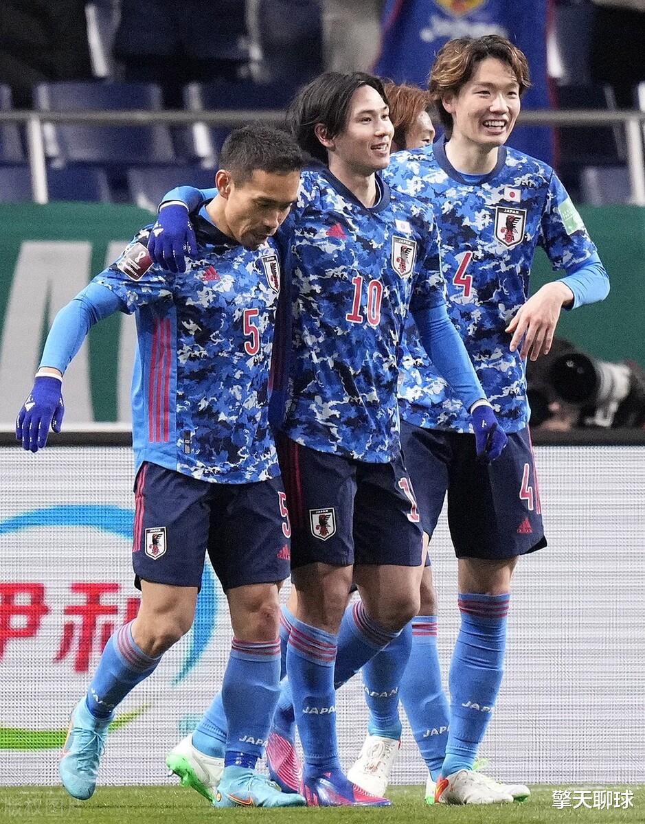 国足|0-2，领头羊轰然倒下，亚洲第2一夜甩澳大利亚4分，国足输得不冤