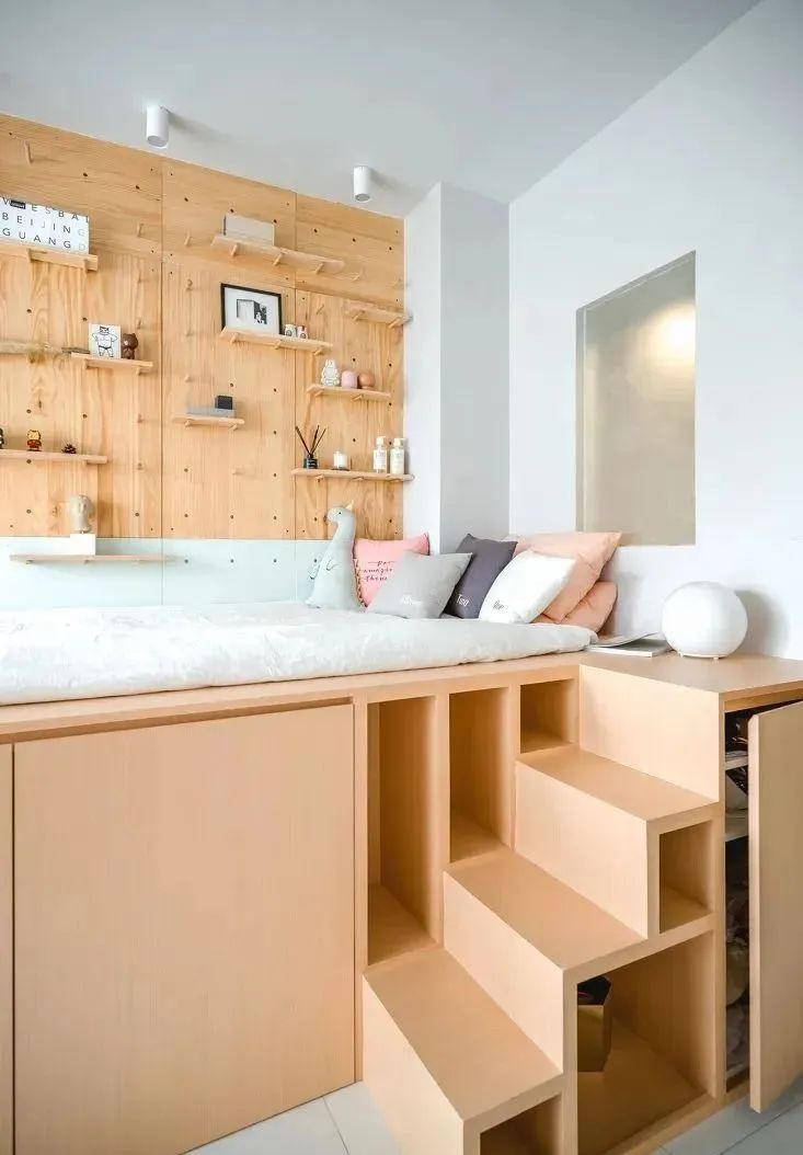小卧室别再装榻榻米了，人家聪明人这样设计，一样美观实用！
