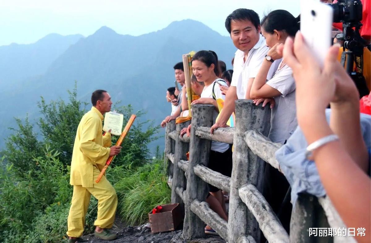 程序员|湖南这种职业日收入超万!你听过专业上“龙头香”,飞檐走壁人?