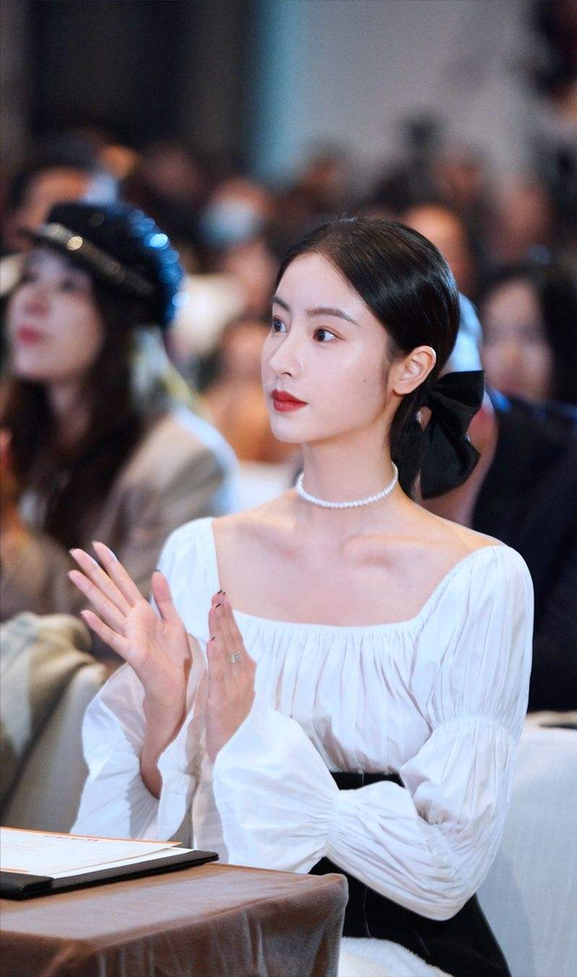 小龙女|冰清玉洁的小龙女被拍出风尘味，难怪新版“神雕”杀青4年都不播