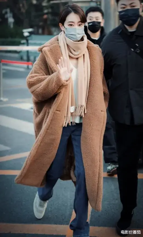 春晚|春晚四次联排：赵丽颖一笑迷人，张小斐美目顾盼，朱一龙走路生风