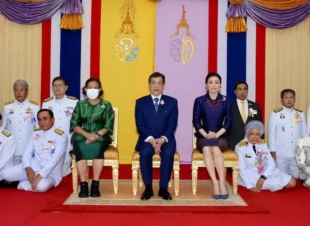 李一桐|王室“一后一妃”恩宠洗牌,诗妮娜退出宫斗舞台,苏提达出尽风头