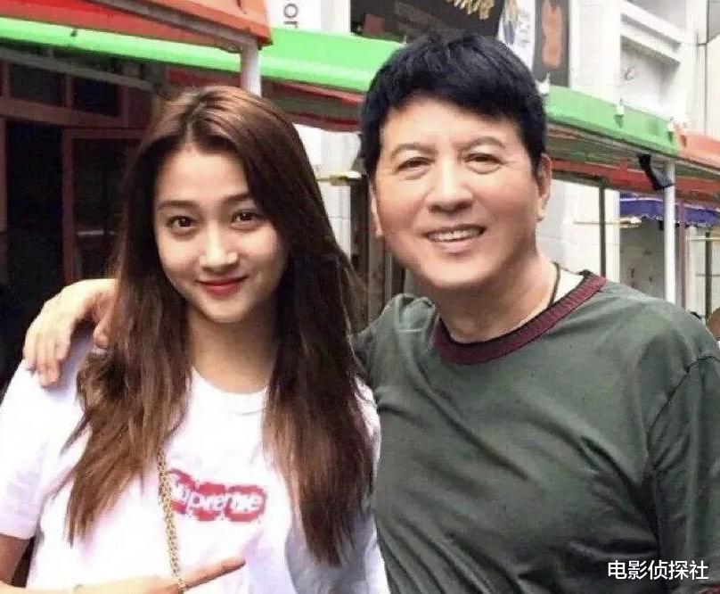 关晓彤|又被起诉!关晓彤早晚得被她的家庭作坊给害惨了