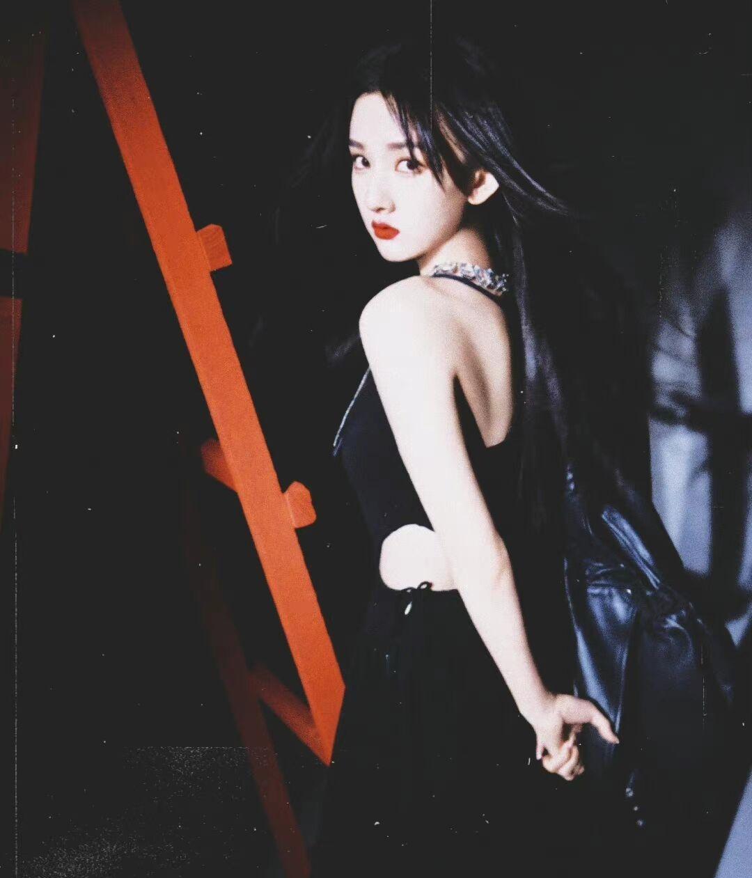 明星|一眼难忘的浓颜系明星!眉眼如画立体雕塑美,撕漫画入人间的仙葩