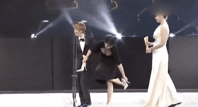 郭敬明|海清脱掉高跟鞋颁奖,郭敬明很生气:对我伤害性不大,侮辱性极强