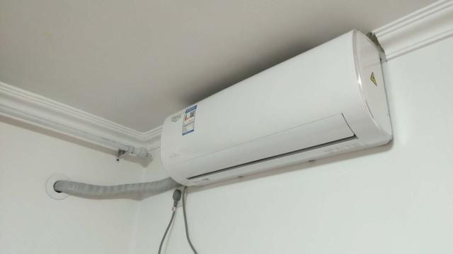 给我家装空调的师傅快崩溃了:装修的时候不上心,空调难装还难用