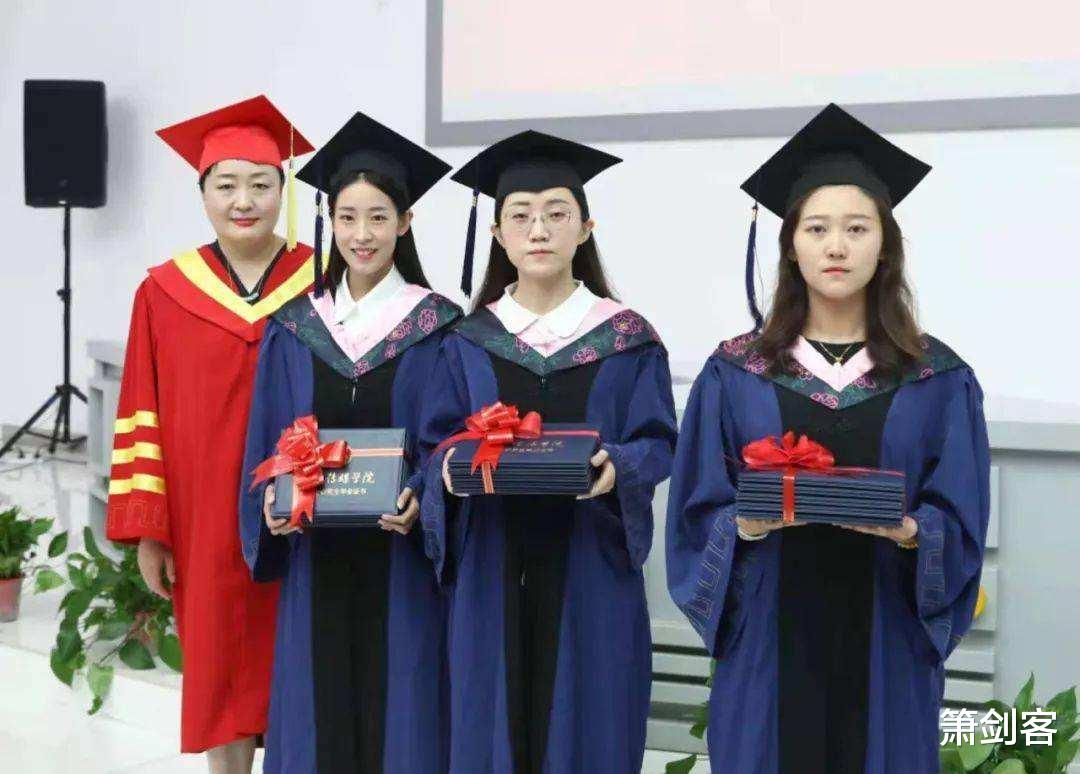 南京|闺女双一流211大学研究生，留在南京闯，还是回小县城事业单位？