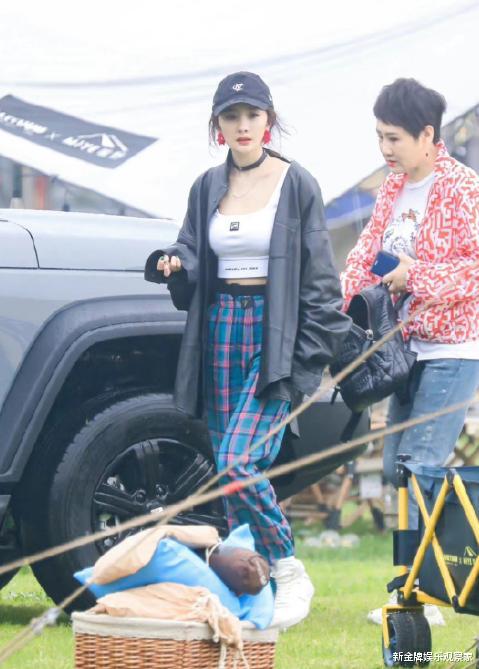 露营|花少露营季官宣，刘敏涛发表情包，张凯丽写打油诗，杨幂没表态？