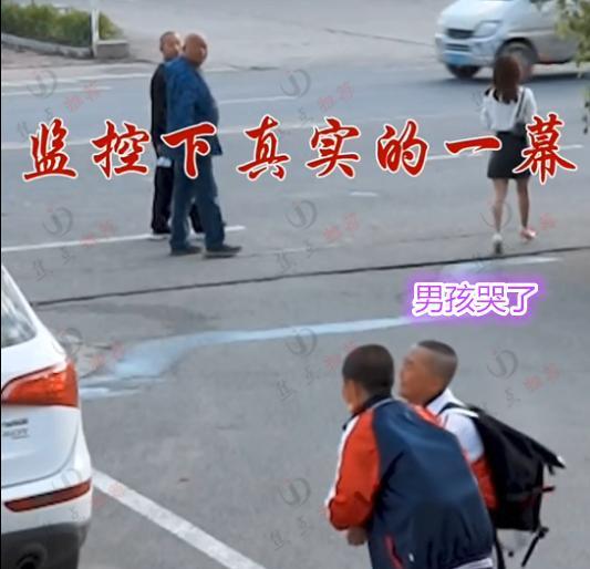 女子打扮清纯出去玩,巧遇儿子放学问妈妈去哪,女子:我不是你妈