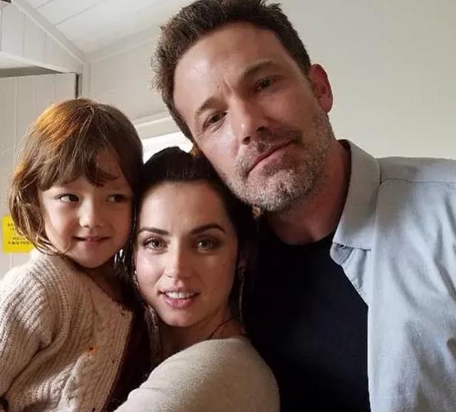 孔刘|新邦女郎安娜德阿玛斯最新R级电影《深水》