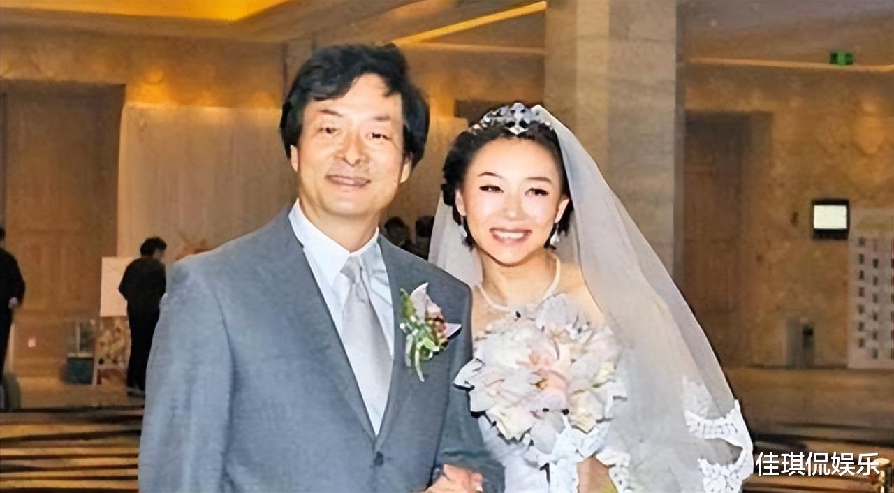 濮存昕|濮存昕嫁女“倒贴”50万,还送女儿女婿灭火器,希望她们互相包容