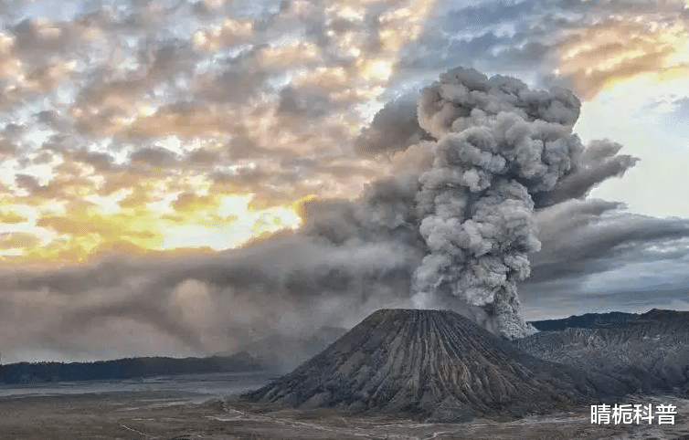 活火熔城|海水为何浇不灭火山？汤加火山爆发，对世界带来了哪些影响？