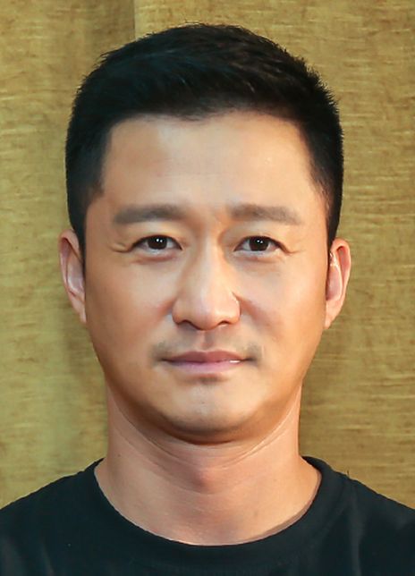 吴京|吴京回谢楠老家过年!红光满面比同龄人还显年轻,瘦太狠眼袋突出