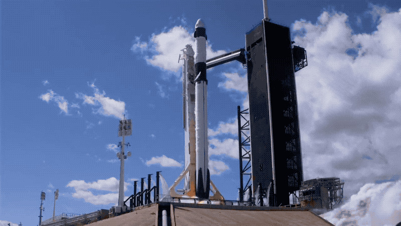 再创记录！马斯克的SpaceX，成功将首位俄罗斯宇航员送入太空