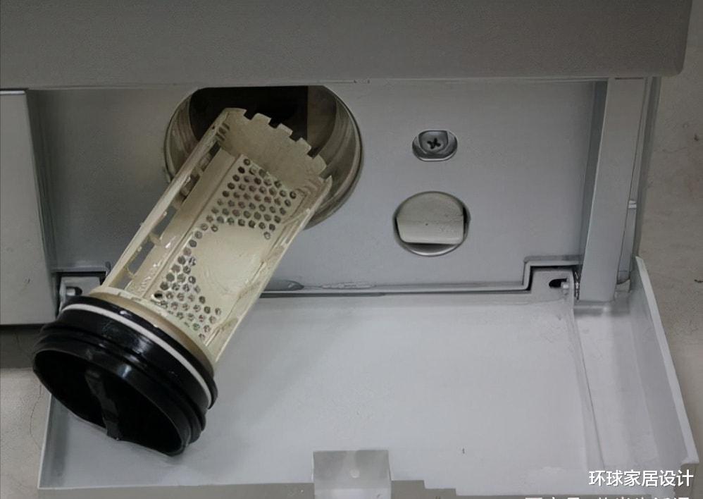 洗衣机里隐藏着个小机关,牢记每月打开一次,脏水哗啦啦流!