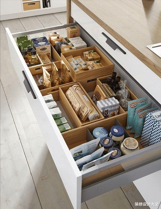 厨房不再脏乱差!邻居教我7个收纳绝招,搞卫生再也不用搞到哭了!
