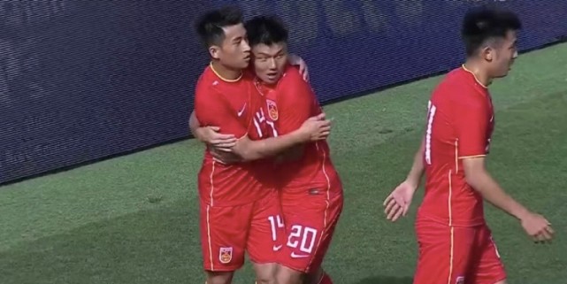 u23|27分钟戴帽！泰山00后新星闪耀迪拜杯，模仿C罗庆祝，洋帅起立为他鼓掌