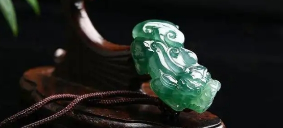 翡翠|市场上最受欢迎的十种翡翠挂件,观音只排第二,第一竟是它!