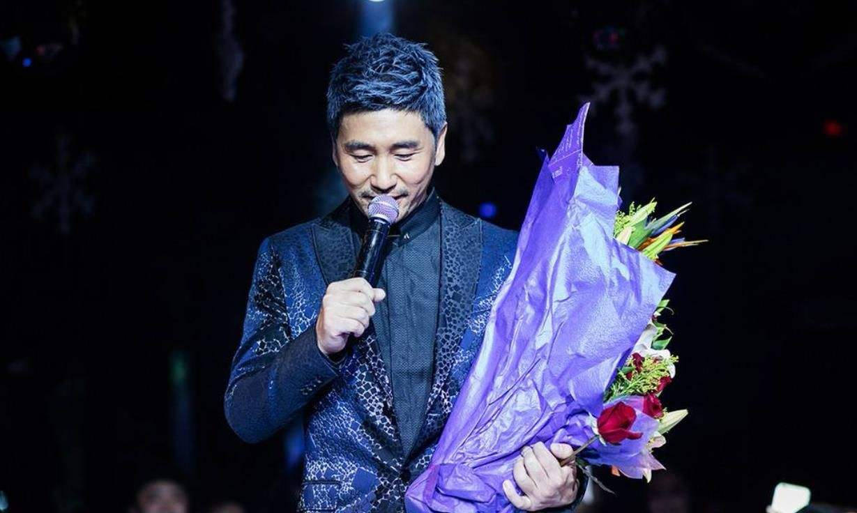 沙宝亮|50岁老歌手官宣离婚，新女友为小16岁单亲妈妈，两人凌晨合奏共鸣