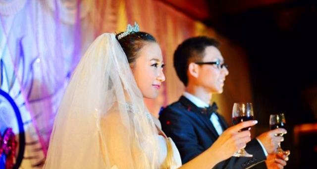 2000年一女工车库遇16岁孤儿,含泪将其收养,15年后被回报1530万