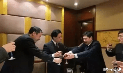 |为什么领导天天喝酒，第二天上班还跟没事人一样，他们喝完不难受吗？