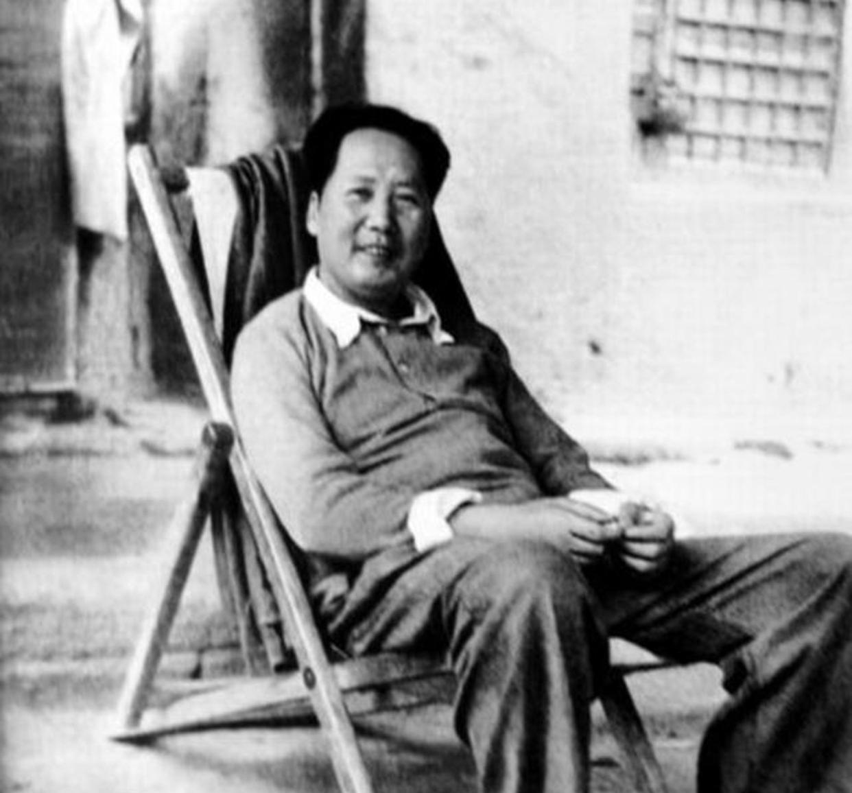 1997年香港回归前夕，英军30艘军舰兵犯南海，中方：撞就撞谁怕谁